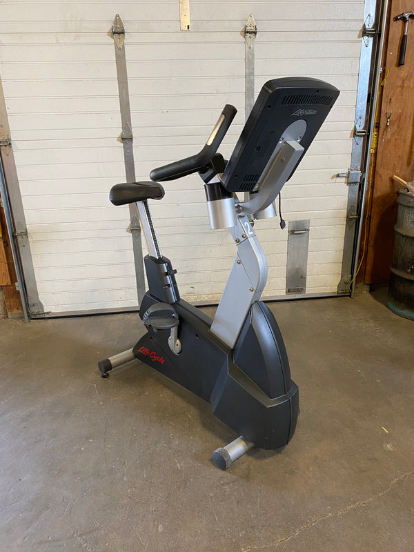 Used  Life Fitness Integrity Series CLSR Upright Bike